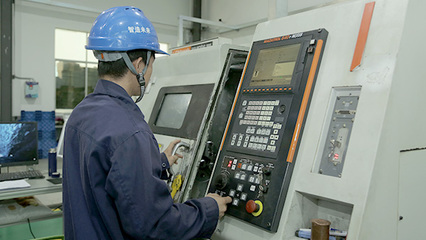 走进德刚精工 模具制造的艺术与创新